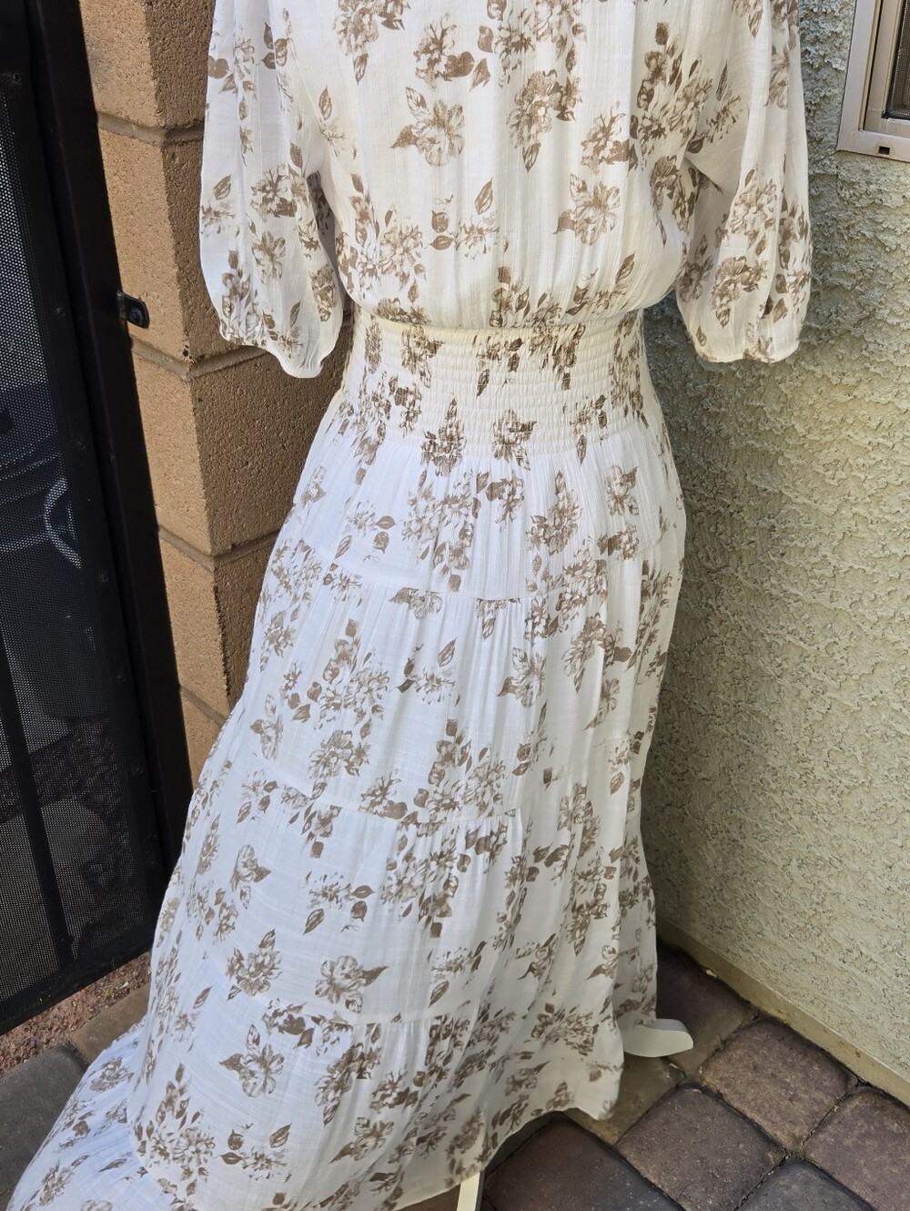J Gee Vintage-Inspired Cream Floral Maxi Dress - Picture 6 of 9
